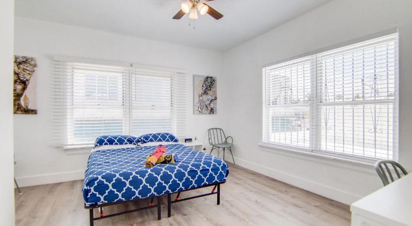 Miami Beach 13th Street, 2 Bedroom by Deco 305- Walk to Beach 4-Star Accommodation view