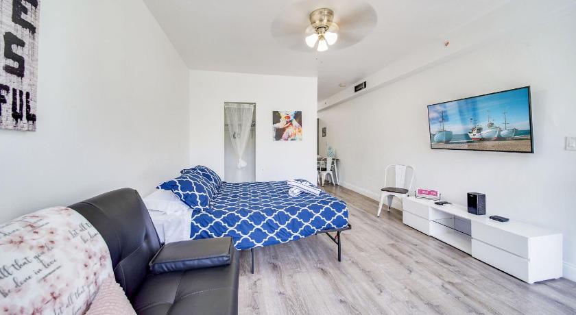 マイアミビーチ Steps 2 Beach, Ocean Drive Deco Apt w/2 Queen Beds 4つ星 宿泊施設 プール