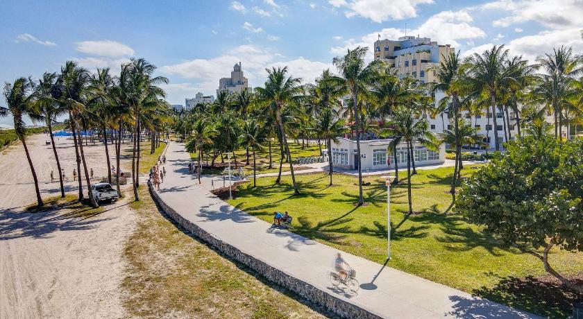 マイアミビーチ Steps 2 Beach, Ocean Drive Deco Apt w/2 Queen Beds 4つ星 宿泊施設 レストラン