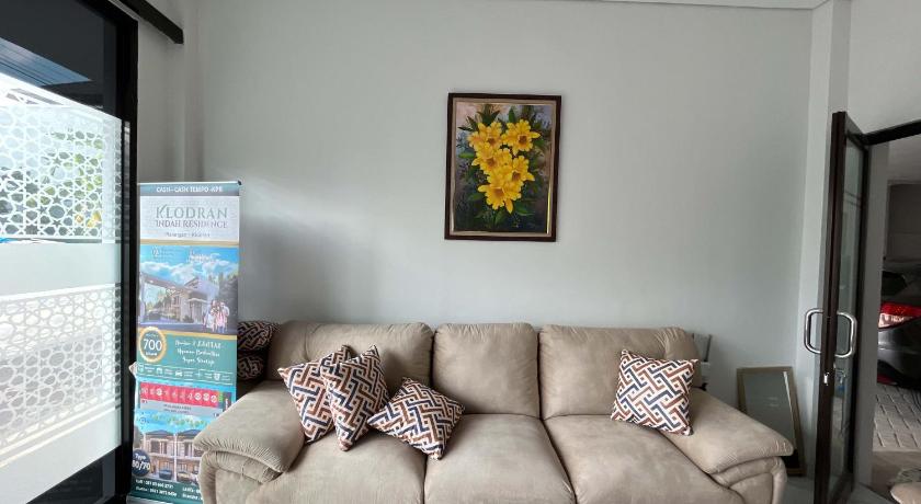 Urbanview Syariah near Stadion Manahan Solo – Surakarta (Solo), SD