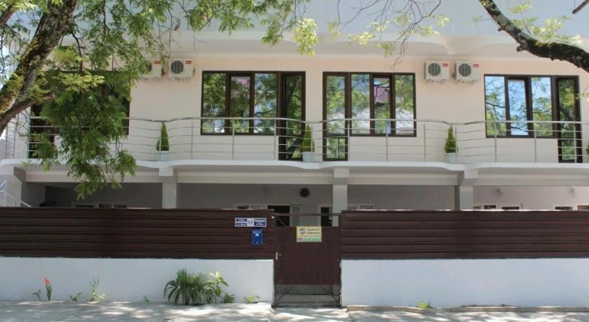Guest House Korol Lev — Hotel in Nizhneye Uchdere