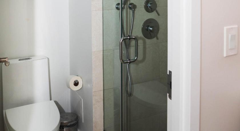Immagine di Camera Matrimoniale Queen Standard (Standard Double Queen Room) 7