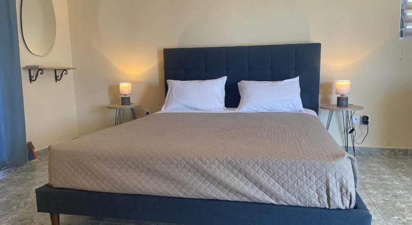 Image of Deluxe Room 9
