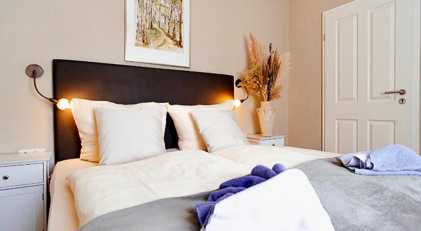 Image of Small Comfort Room 1