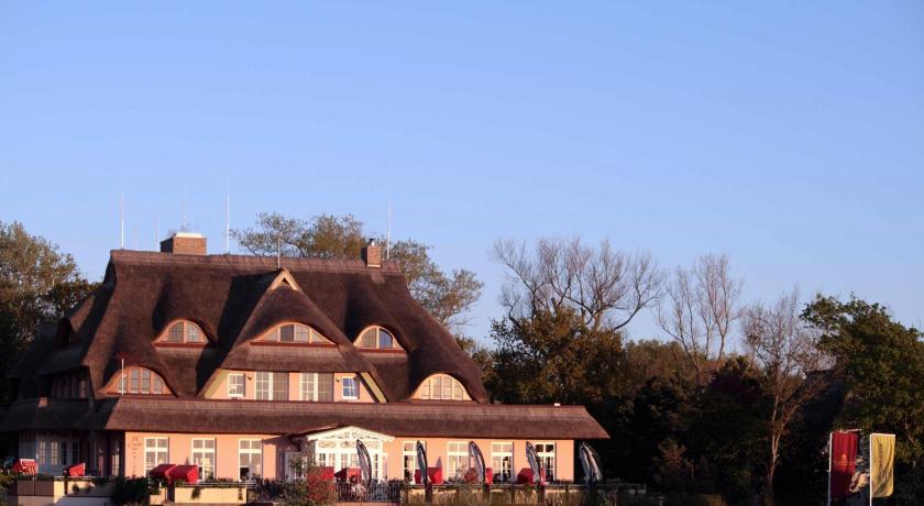 Best Price On Romantik Hotel Namenlos In Ahrenshoop Reviews