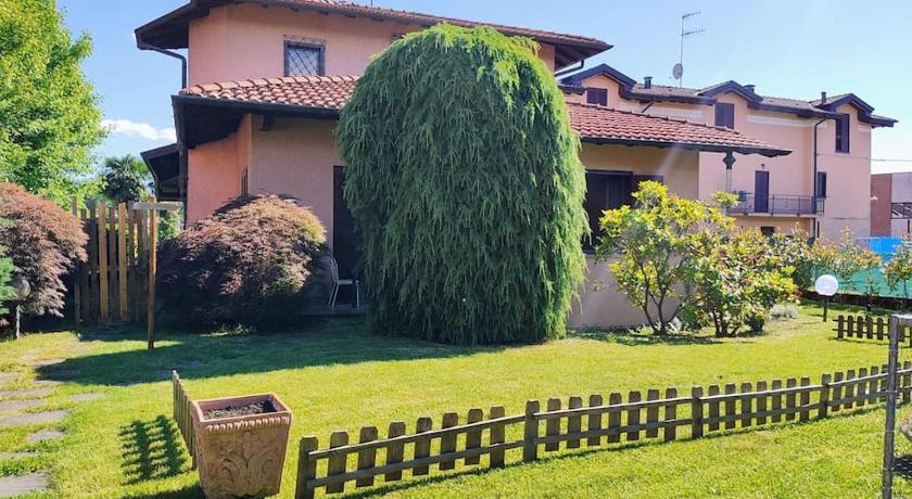 ReBea, Porzione di villa con giardino