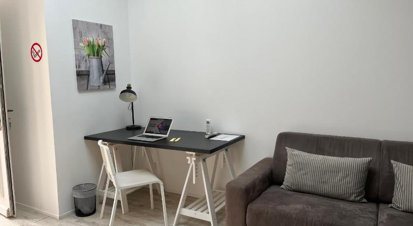 Image of Deluxe One-Bedroom Apartment 6