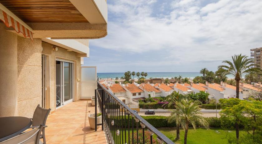 Apartamento con piscina y zonas comunes