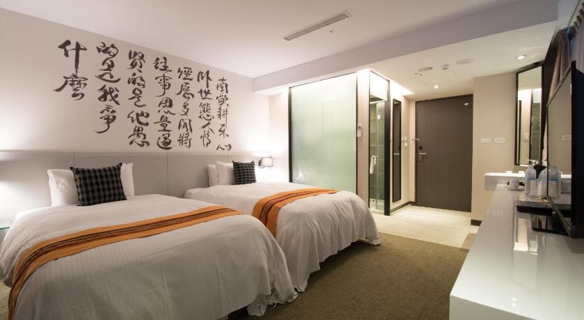 Image of TWIN BALCONY 0