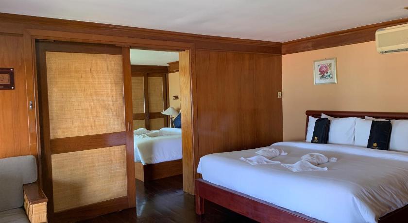 Image of Deluxe Family Room 5