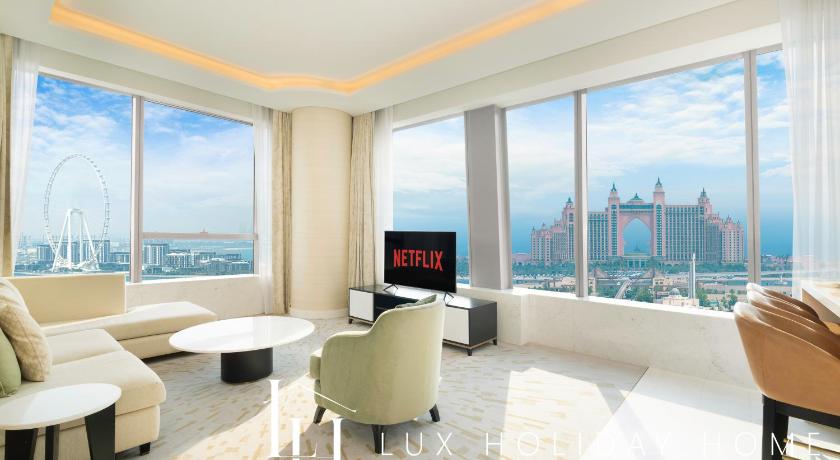 LUX Iconic Views at The Palm Tower Suite 3