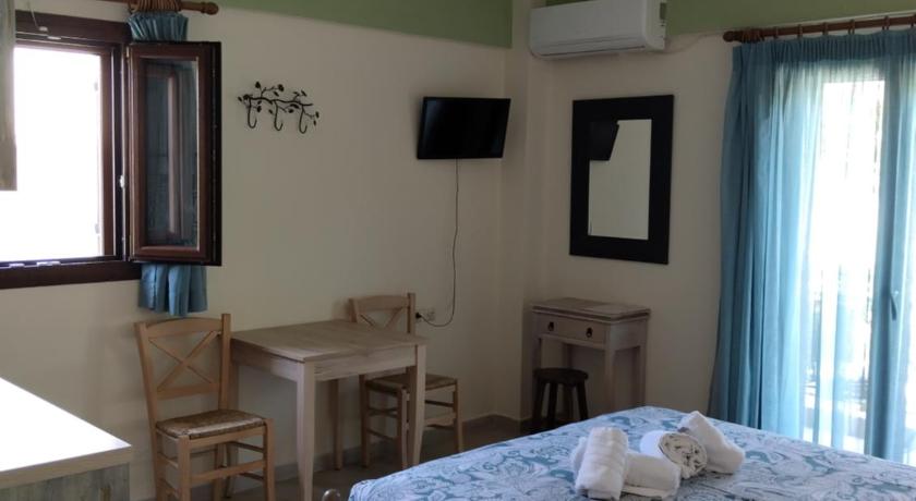 Image of Double Room with Pool View 8