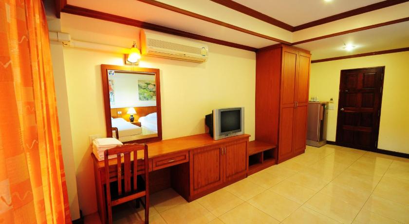 Image of Deluxe Queen Room with Two Queen Beds 5