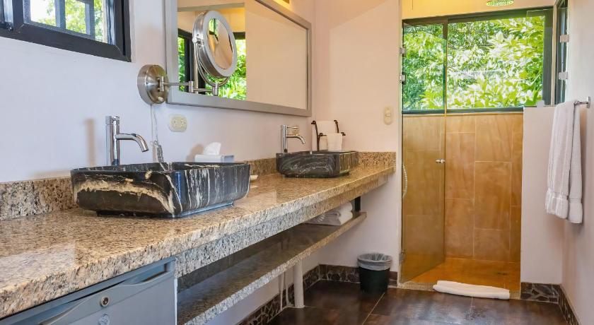Image of Tule Casa 2