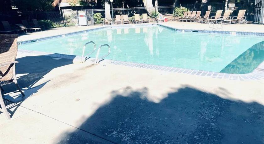 Mount Hood Village (OR) Modern Retreat in Mt Hood Oregon Resort 4-Star Accommodation pool
