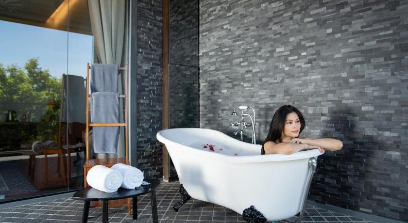 Image of Deluxe Grand Executive 14