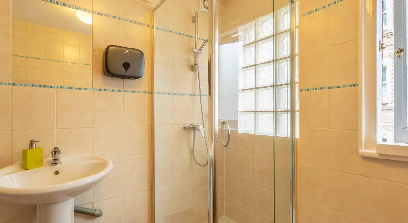 Image of Double and Single Room with Shared Bathroom 7