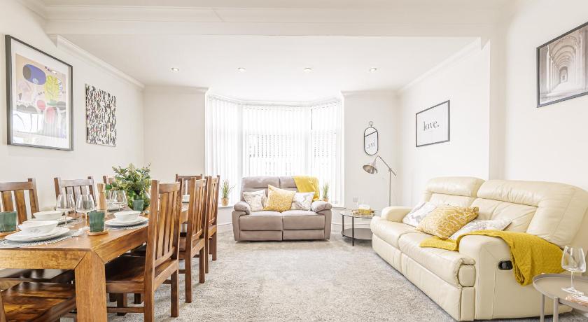 Luxury 4 Bedroom Apartment Southsea - Free Parking