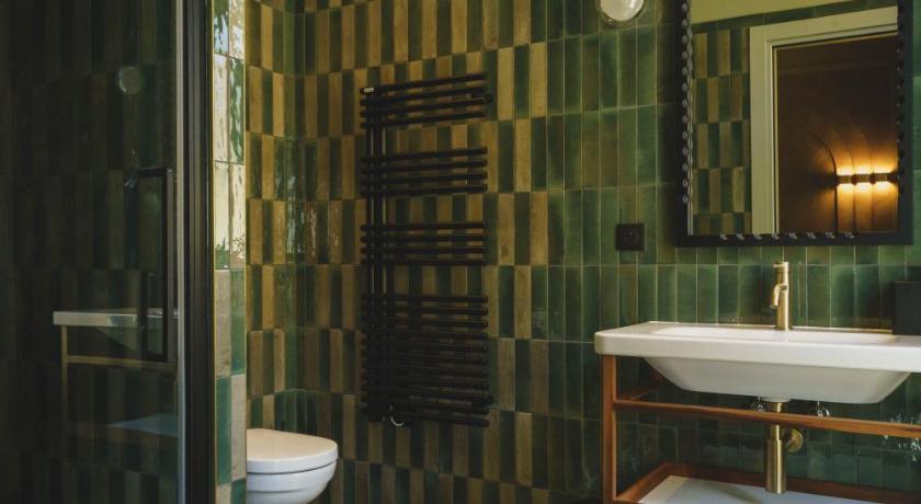 Image of Double Room with Shower and Balcony 3
