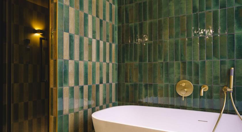 Image of Prestige Suite Shower and Bath 2
