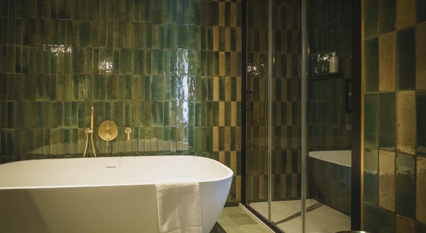 Image of Junior Suite Shower and Bath 2