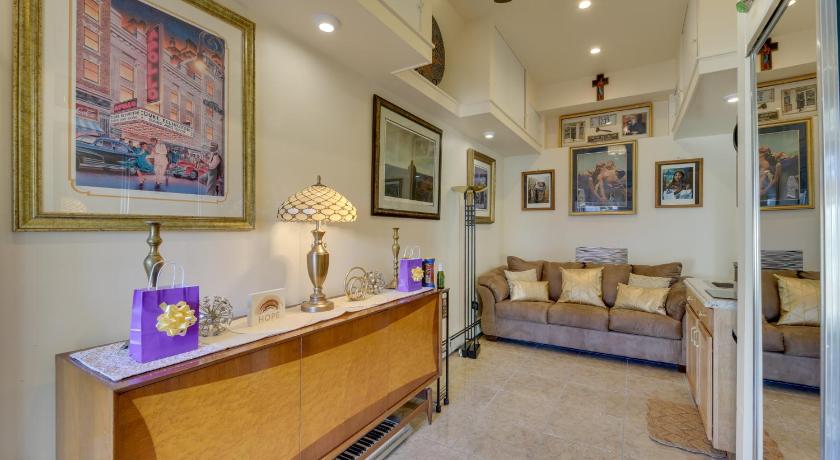 Cozy & Convenient Elmont Retreat w/ Patio! 사진
