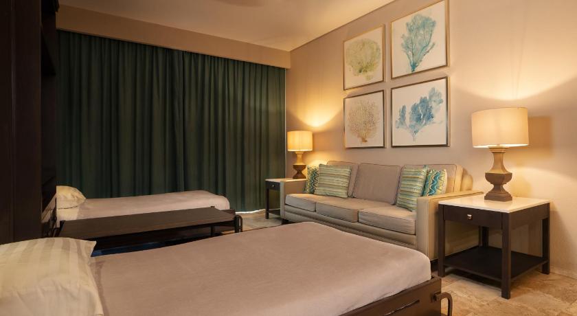 Image of Deluxe Two Bedroom Master Suite Beachfront 11