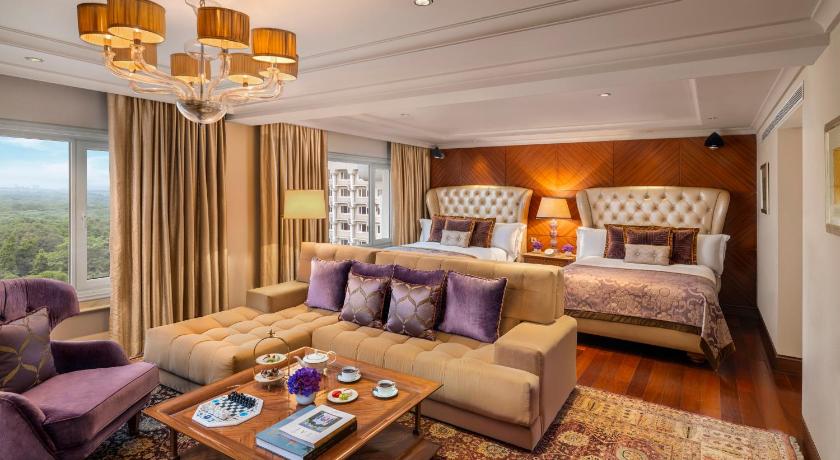 Image of Tata Suite 2 Bed King / Twin Pool View 0