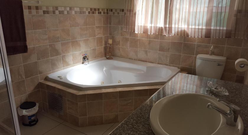 Image of Double Room with Balcony and Sea View 12