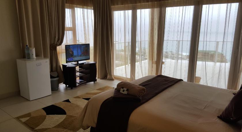 Image of Double Room with Balcony and Sea View 3