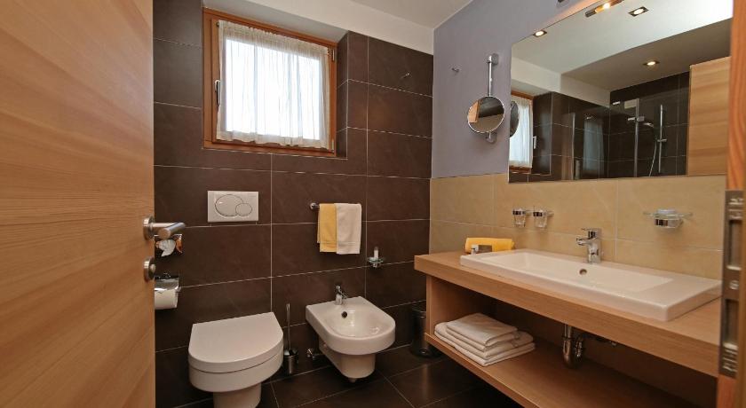 Alpine Hotel Ciasa Lara photo