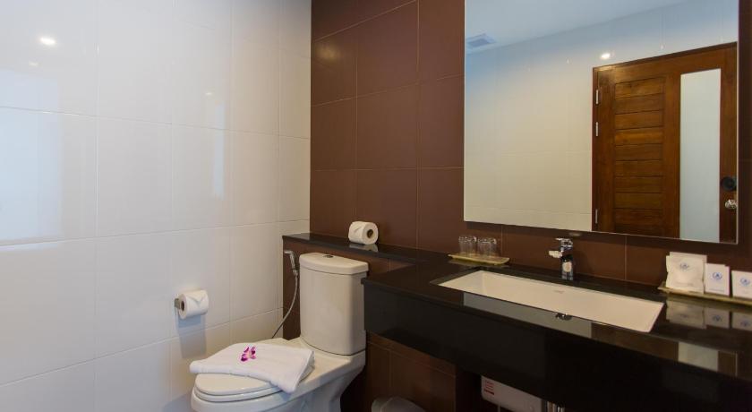 Image of Family Poolside Room 7