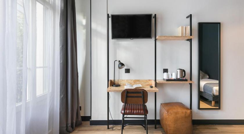Image of Deluxe Double Room with Balcony 3