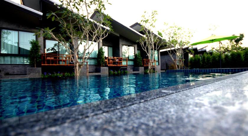 Image of Deluxe Pool View Twin Bed 4