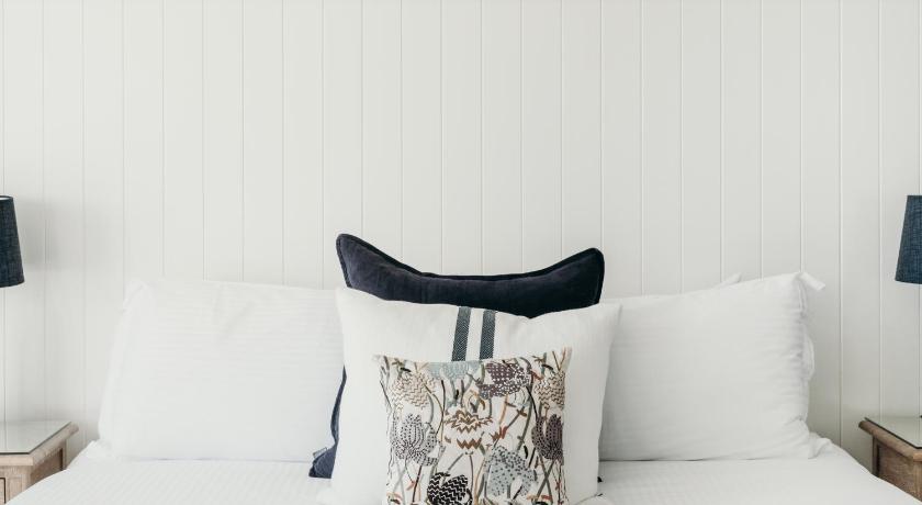 Image of Anchorage Partial View Room 6