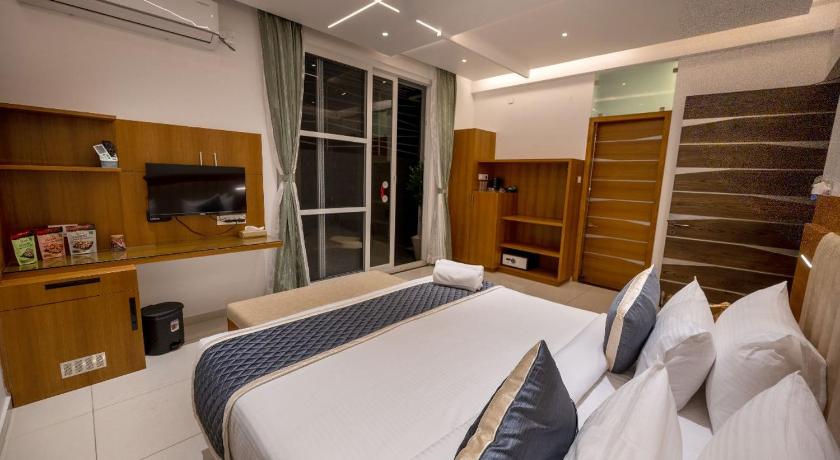 S R Luxury Stays - image 16