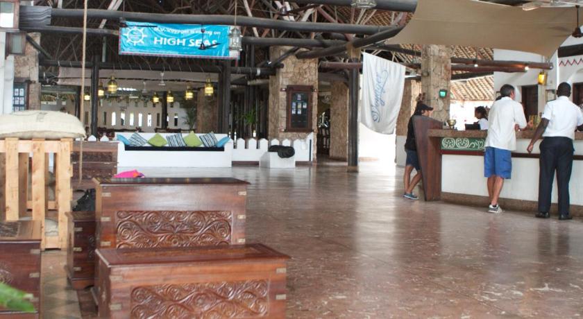 Voyager Beach Resort photo