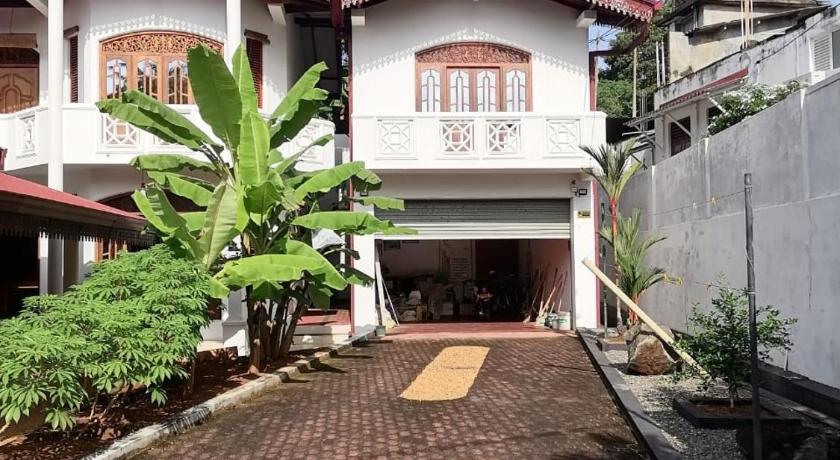 Sujee Villa CeylonHub