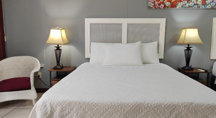 Image of Superior Double Room with Two Double Beds 4