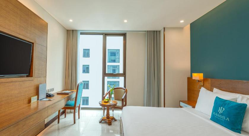 Image of Deluxe Partial Sea View King Room 3