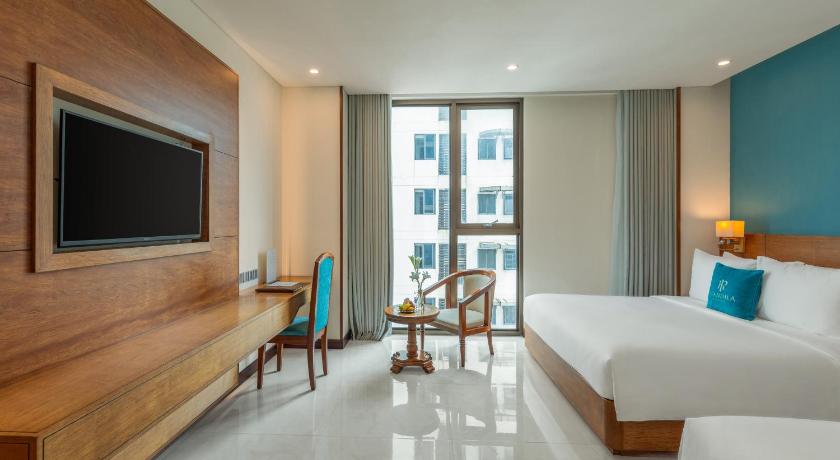 Image of Deluxe Partial Sea View Triple Room 0