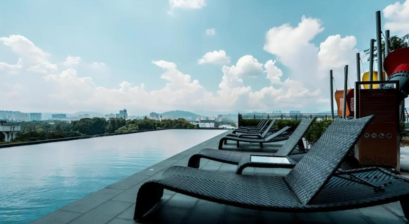 Expressionz Suites KLCC by Sky Homez - image 2
