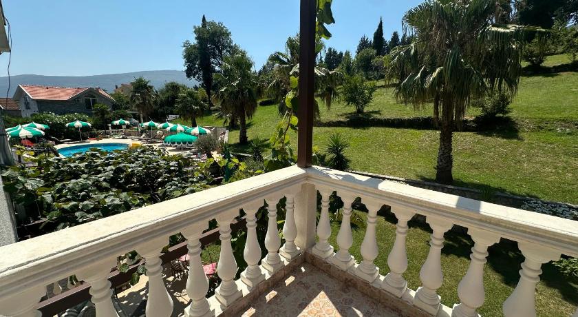 Apartman - a medencére nyíló kilátással (Apartment with Pool View) fotója 1