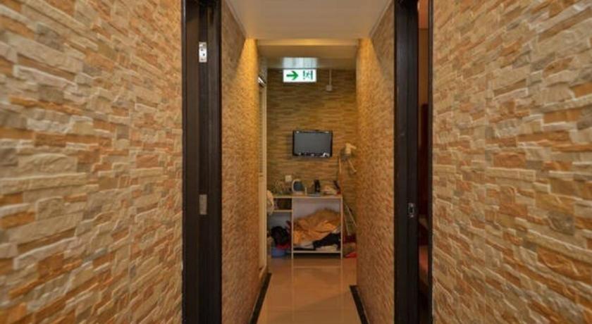 JW Hostel - image 2