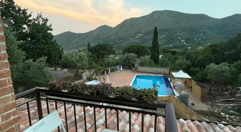 Domus Arco Romano Guest House