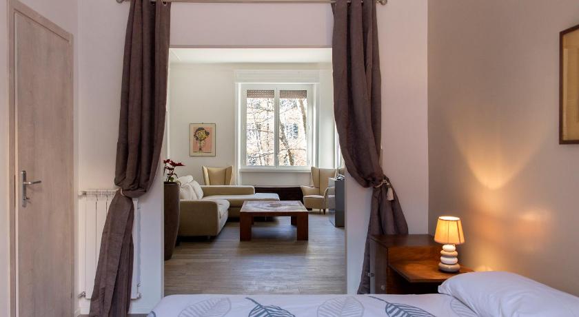 Foto, millel on kujutatud Kolme magamistoaga apartement (Three-Bedroom Apartment) 0