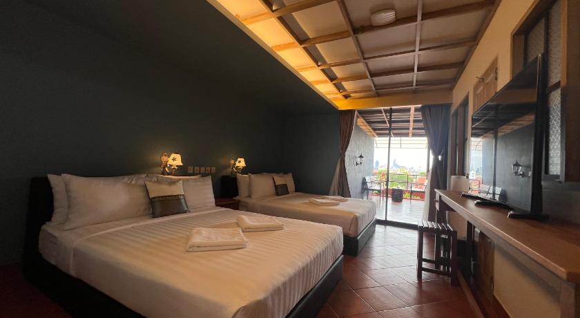 Cha Na Stay at Merry V - image 2