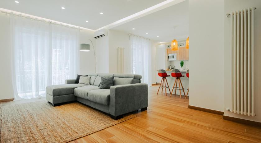 Luxury Apartment near Naples, Parking, 2 bath
