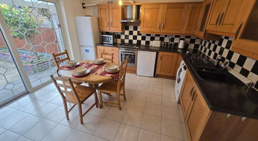 Beautiful rooms in PRIME location! - main image