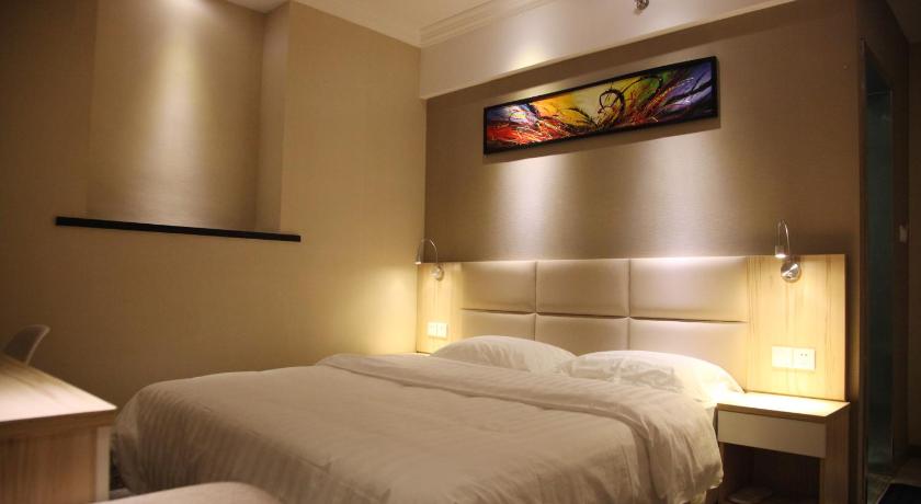 Image of Deluxe Queen Room 9